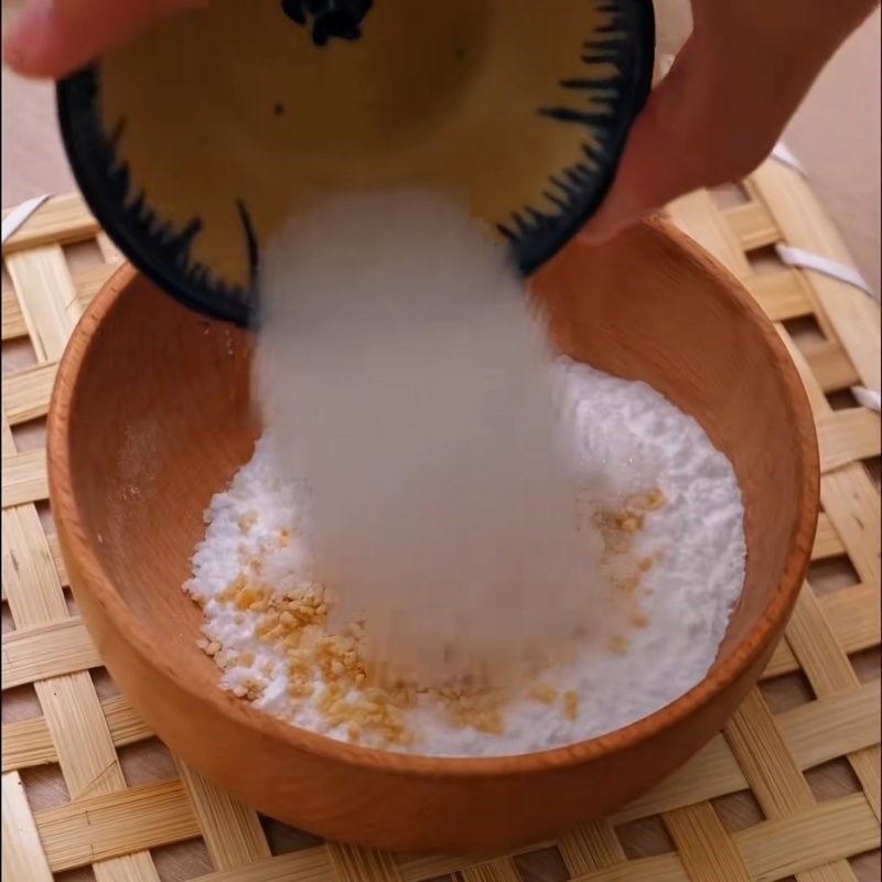 Bước 2 Trộn hỗn hợp gia vị Ức gà viên