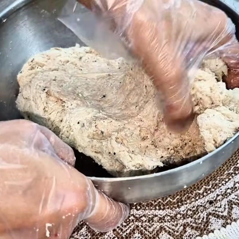 Bước 3 Trộn nhân và tạo hình cá kèo chay Cá kèo chay