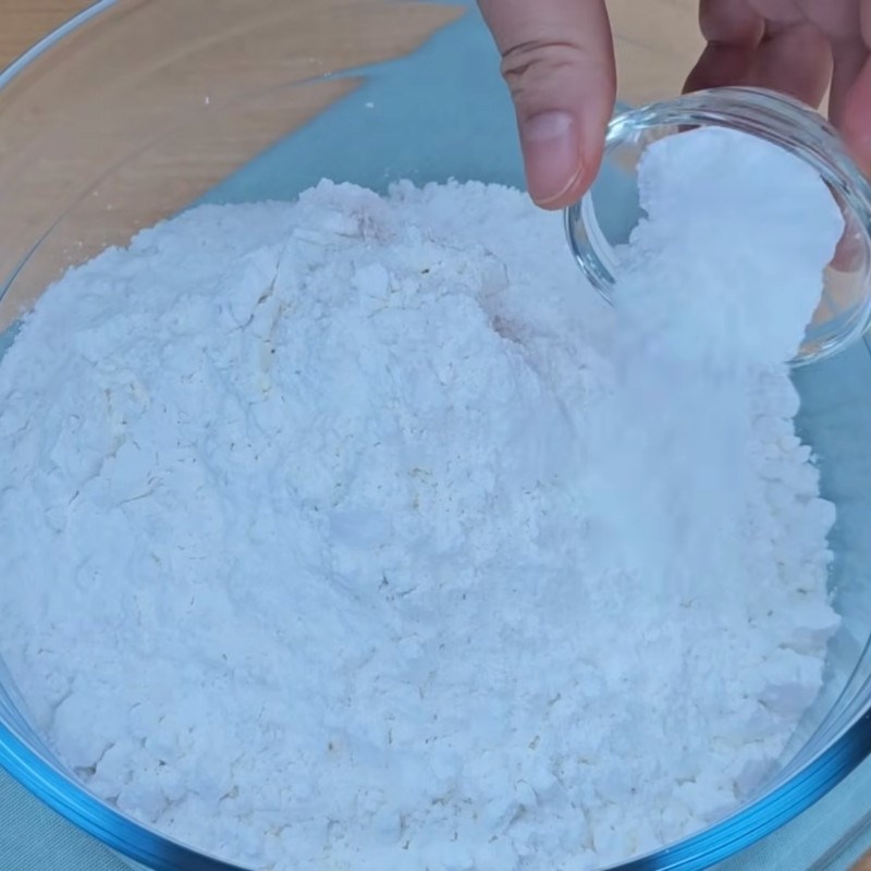 Bước 2 Trộn và ủ bột vỏ bánh bánh rán vừng