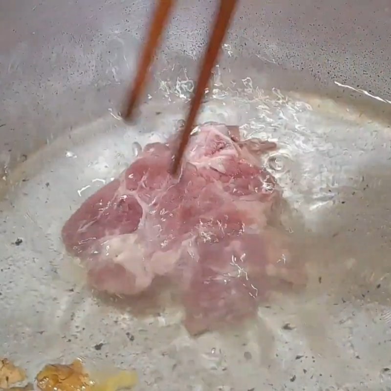 Bước 2 Trụng xương và phèo Hủ tiếu pate bến tre