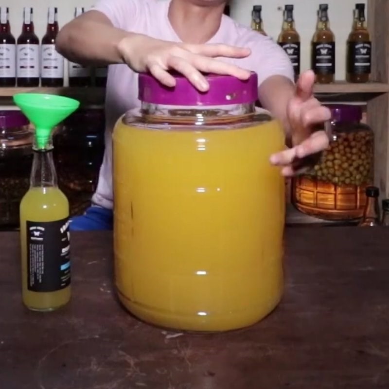 Bước 4 Ủ rượu dứa và hoàn thiện Cách ngâm rượu dứa