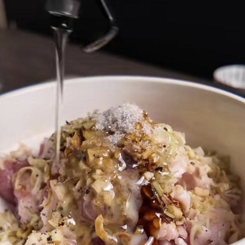 Bước 2 Ướp thịt và chả nướng Bún chả chan