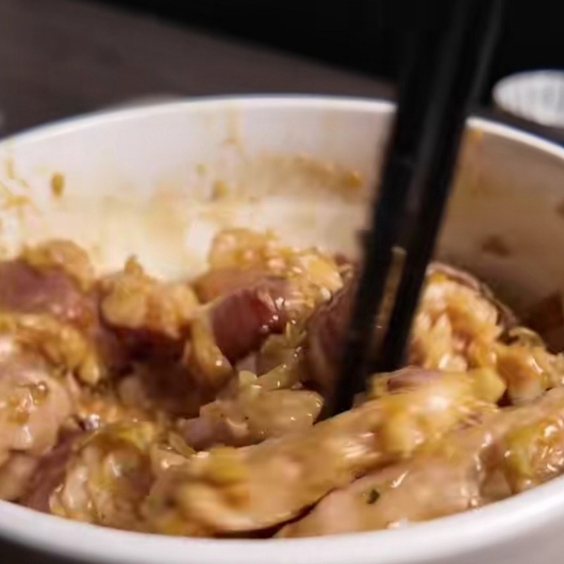 Bước 2 Ướp thịt và chả nướng Bún chả chan