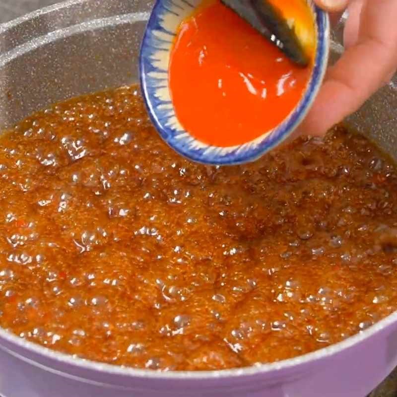 Bước 2 Xào chín nước sốt me Chả cá chiên cốm