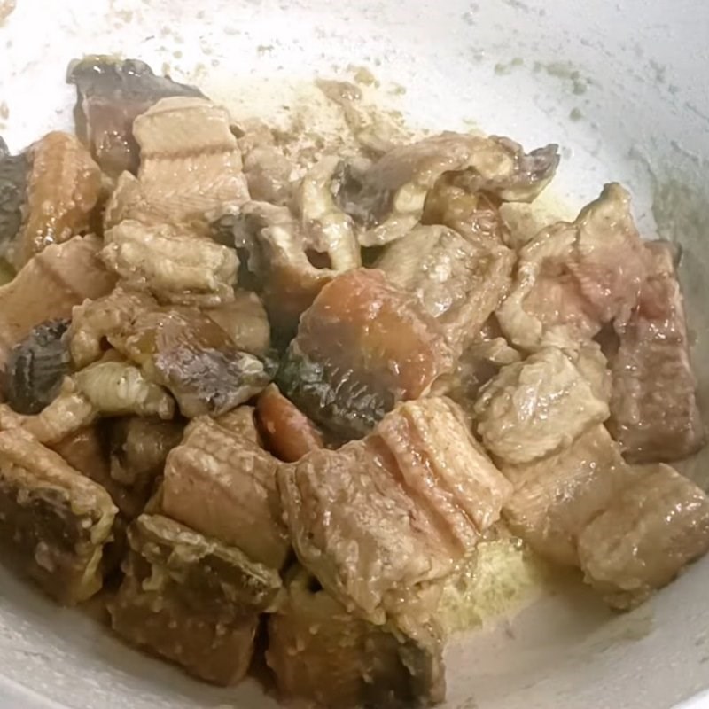 Bước 3 Xào lươn Lươn xào hoa chuối