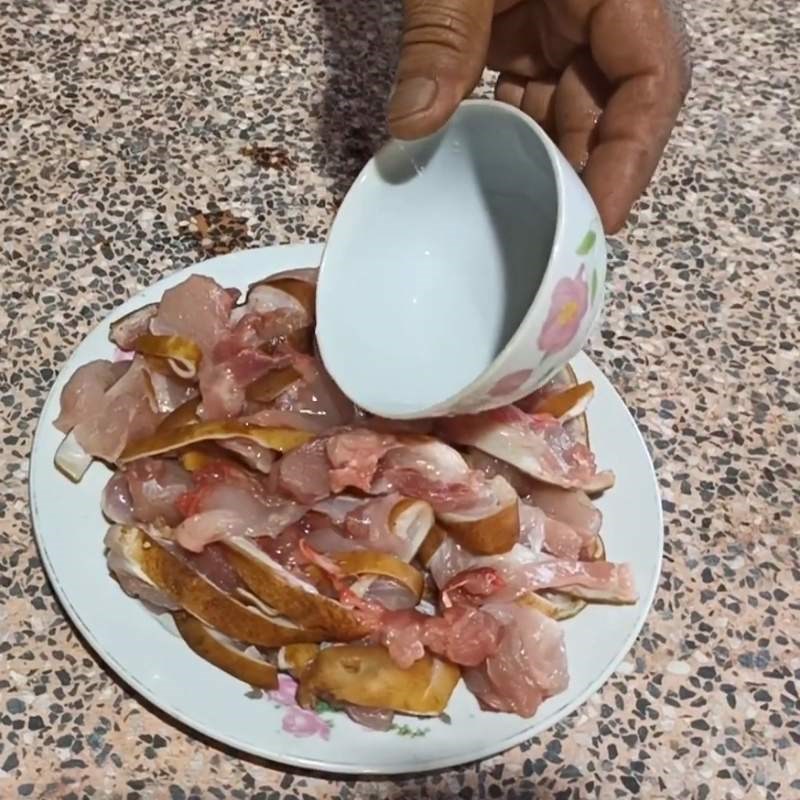 Bước 1 Xào thịt thỏ tái chanh Thỏ tái chanh