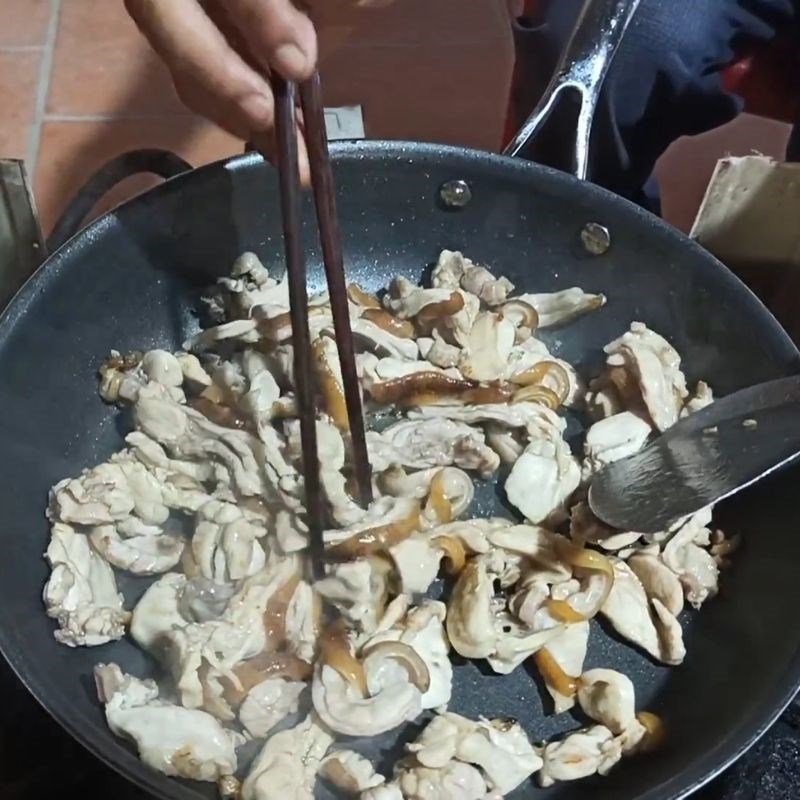Bước 1 Xào thịt thỏ tái chanh Thỏ tái chanh