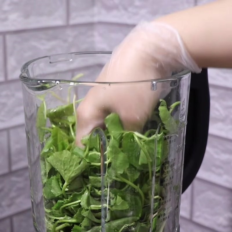 Bước 3 Xay rau má Rau má đậu xanh sữa dừa