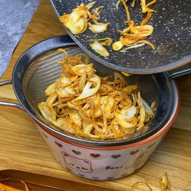 Bước 3 Phi hành tím giòn rụm Miến xào thập cẩm