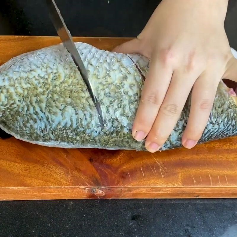 Bước 1 Sơ chế nguyên liệu và khử mùi tanh cá Cá hấp nước tương