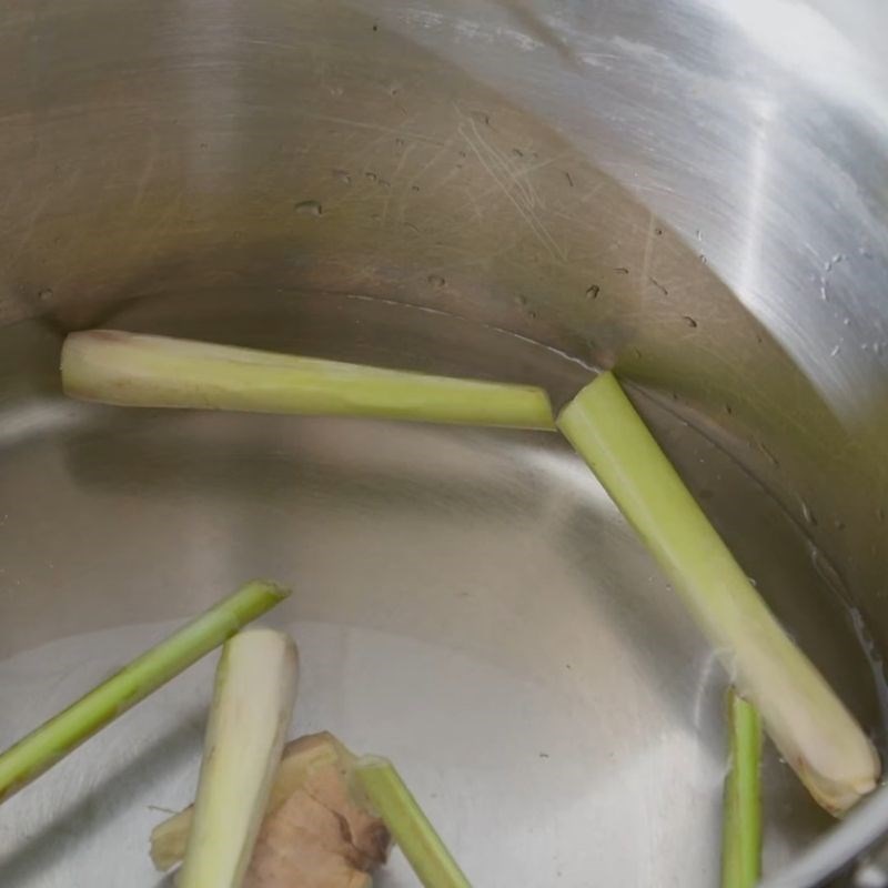 Bước 1 Sơ chế và luộc gà Gỏi gà măng cụt