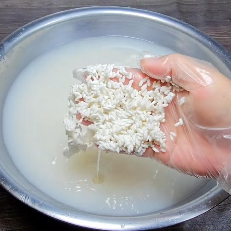 Bước 1 Sơ chế và ngâm nếp với nước tro tàu Bánh ú tro