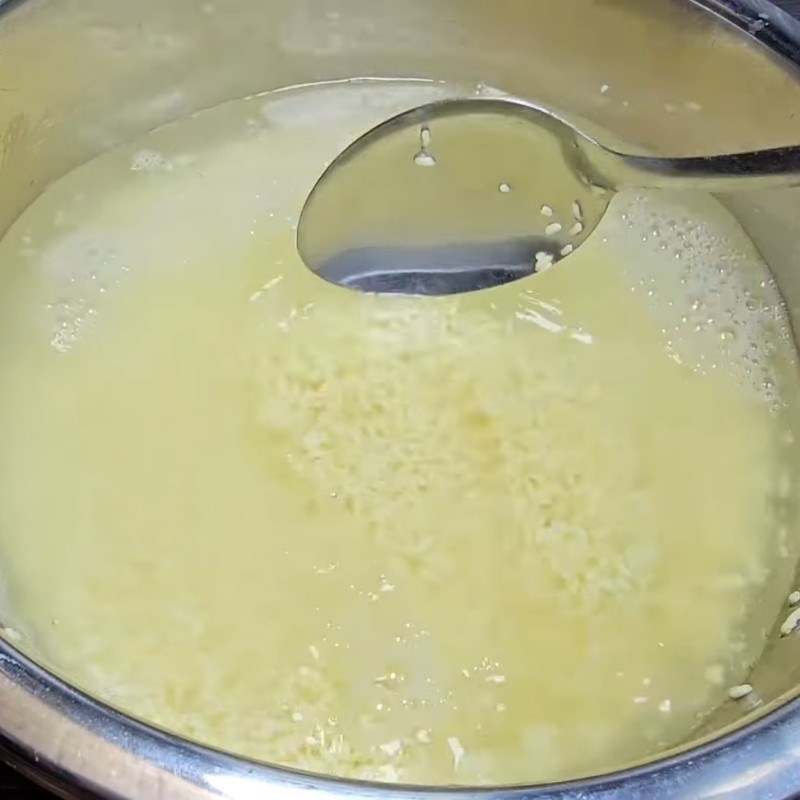 Bước 1 Sơ chế và ngâm nếp với nước tro tàu Bánh ú tro