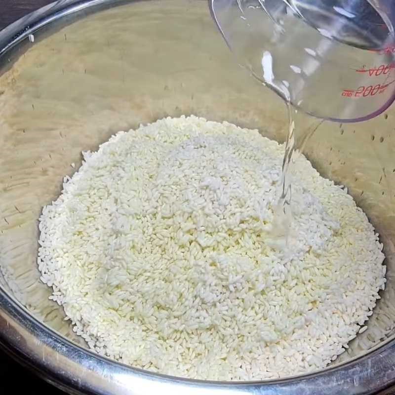 Bước 1 Sơ chế và ngâm nếp với nước tro tàu Bánh ú tro