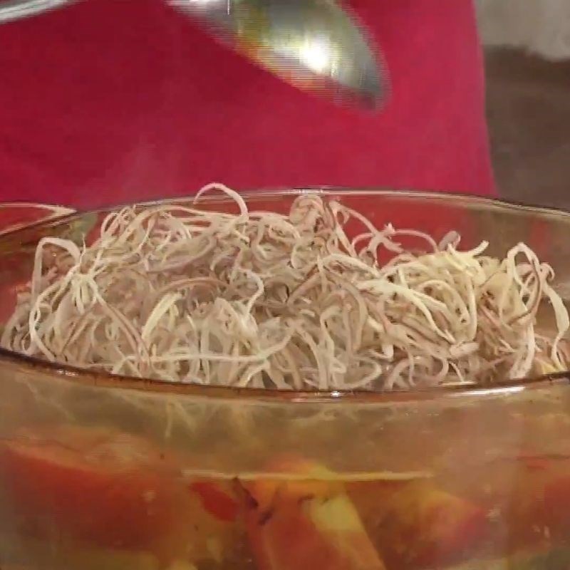 Bước 3 Xào cá và nấu canh chua Cá ngừ nấu canh chua