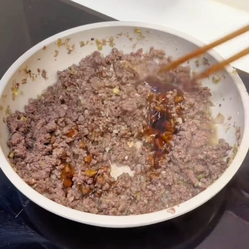 Bước 2 Xào chim câu xúc bánh đa Chim câu xúc bánh đa
