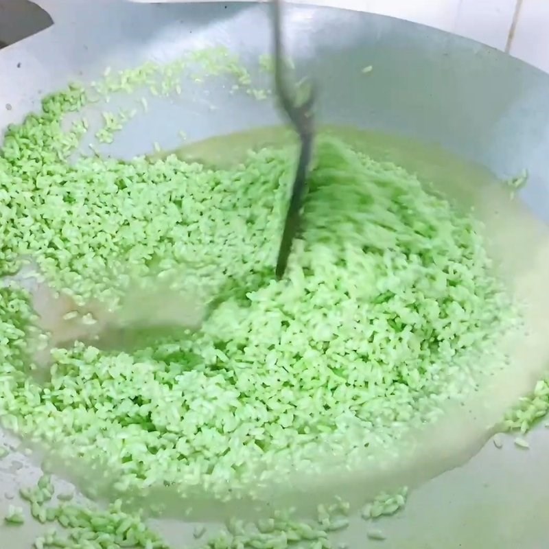 Bước 3 Xào nếp với nước cốt dừa Chuối nếp nướng lá dứa