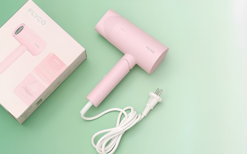 M&aacute;y sấy t&oacute;c mini v&agrave; b&agrave;n ủi hơi nước cầm tay