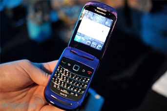 Ngắm BlackBerry Style nắp gập