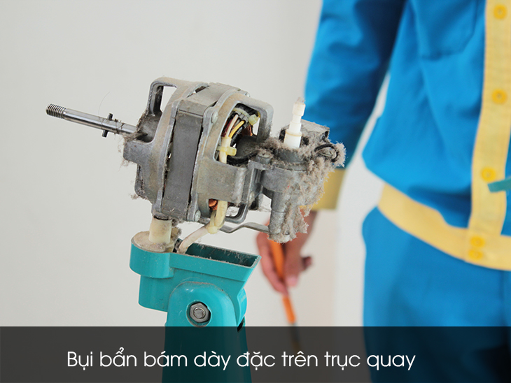 Bụi bám trên trục quay