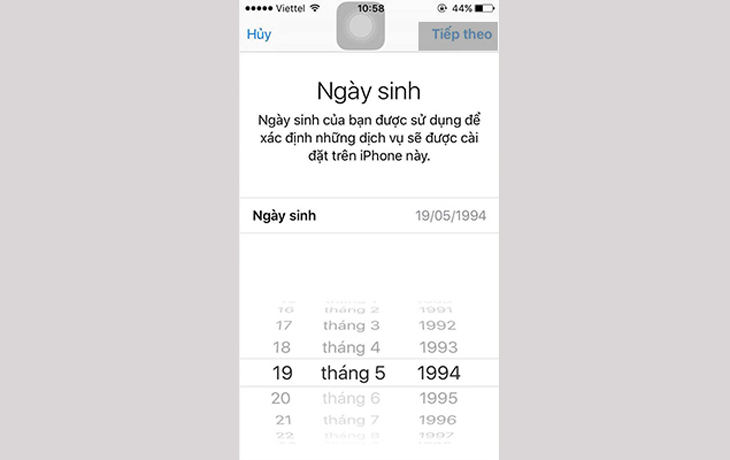 Chọn ngày tháng năm sinh rồi nhấn Tiếp theo