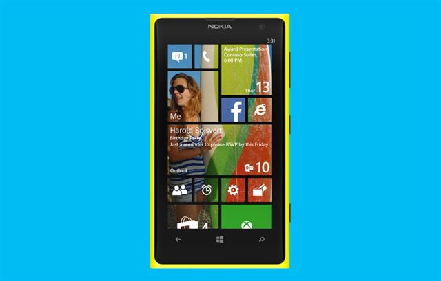 Windows Phone 8.1: Windows Phone 8.1 mang đến cho bạn một giao diện đẹp mắt và thanh lịch. Tận hưởng trải nghiệm tuyệt vời với nhiều tính năng mới như Cortana, các thiết lập độc đáo và nhiều ứng dụng hấp dẫn.