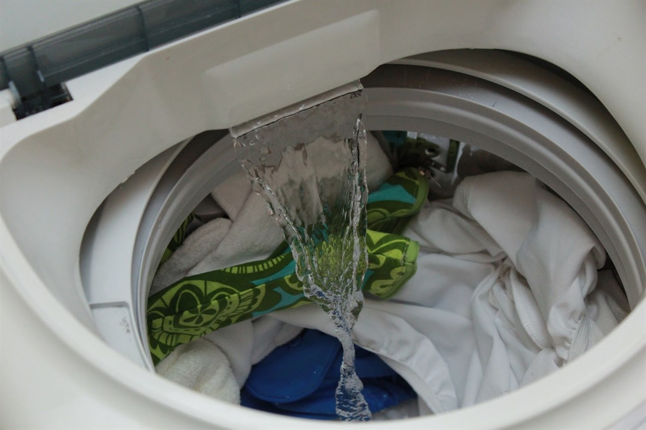 Quá trình bơm nước vào máy giặt yếu
