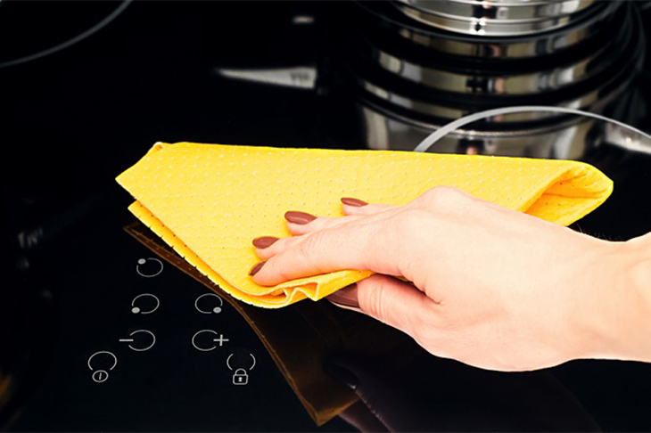 4 bước vệ sinh bếp từ đơn giản, sạch boong