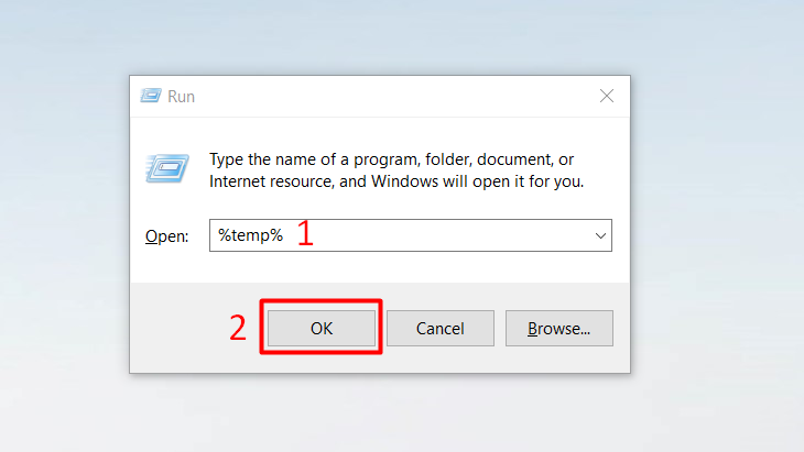 Nhấn tổ hợp Windows + R trên bàn phím để mở hộp thoại Run, sau đó, nhập lệnh %temp%