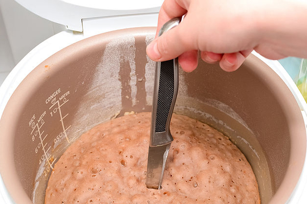 Cách làm bánh bông lan socola bằng nồi cơm điện mềm xốp thơm ngon