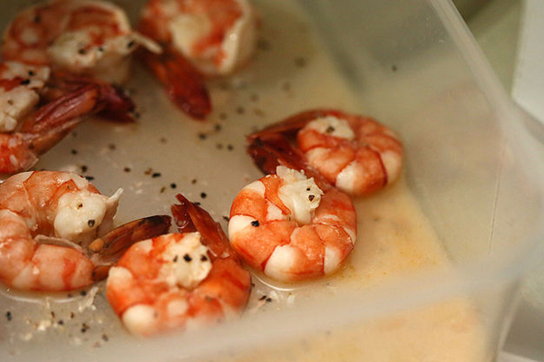 Cách làm món tôm hấp bằng lò vi sóng Cách làm món tôm hấp dinh dưỡng bằng lò vi sóng > Cách làm món tôm hấp bằng lò vi sóng