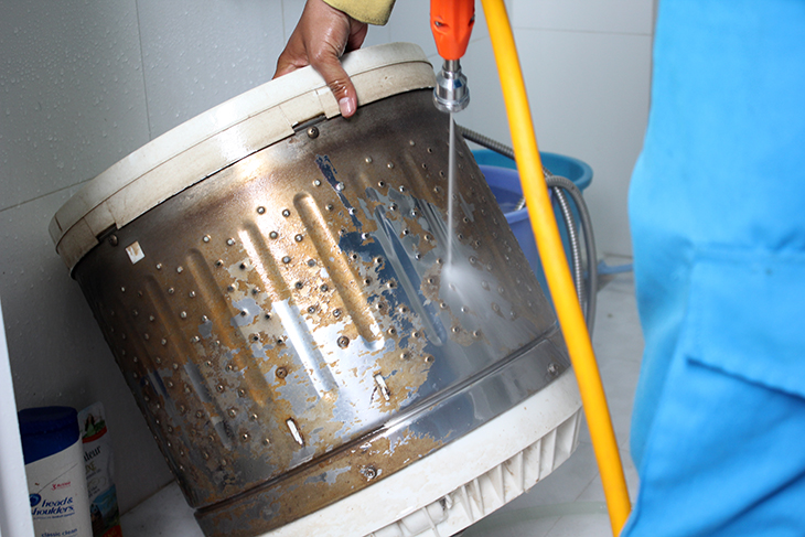 Cleaning the drum