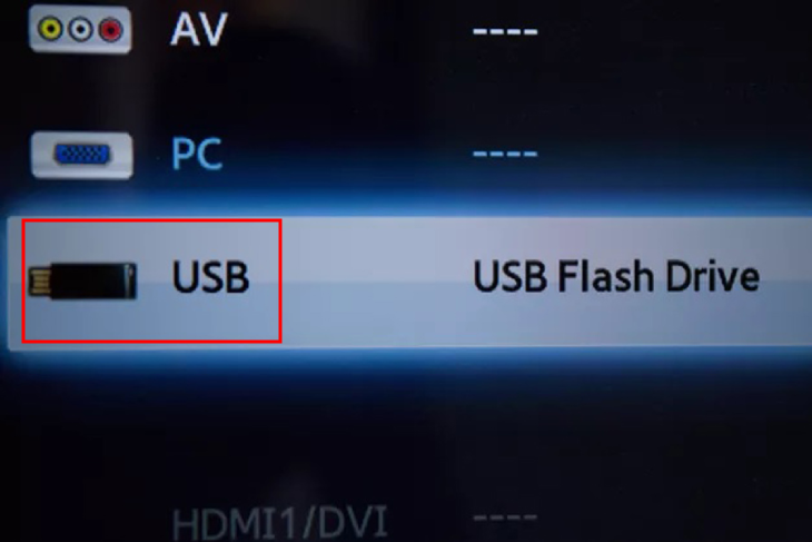 Bạn hãy nhấn chọn đầu ra là USB 