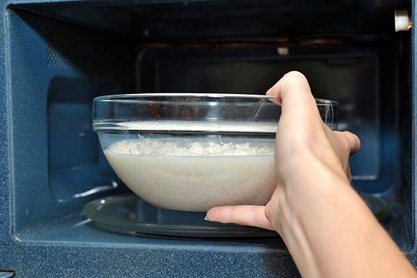 Cách làm món cơm sữa bằng lò vi sóng thơm ngon dễ làm tại nhà