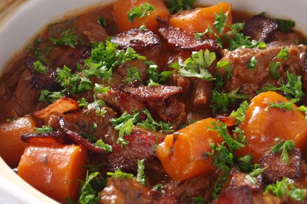 Cách làm món thịt bò hầm hấp dẫn bằng lò nướng thủy tinh > Cách làm món thịt bò hầm hấp dẫn bằng lò nướng thủy tinh