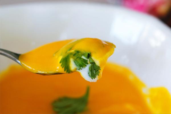 Carrot soup made with a pressure cooker
