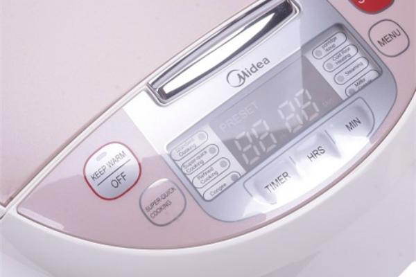 Electronic rice cookers usually take longer to bake cakes than mechanical ones