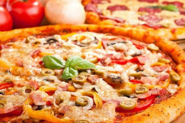 Make delicious pizza with a rice cooker