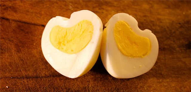 Mẹo siêu dễ hình trái tim cho trứng luộc