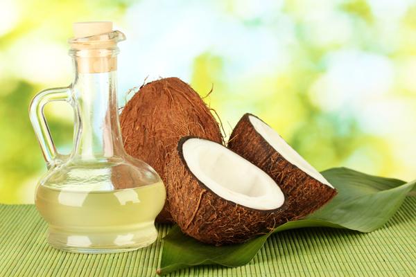 Coconut oil mask helps restore damaged hair