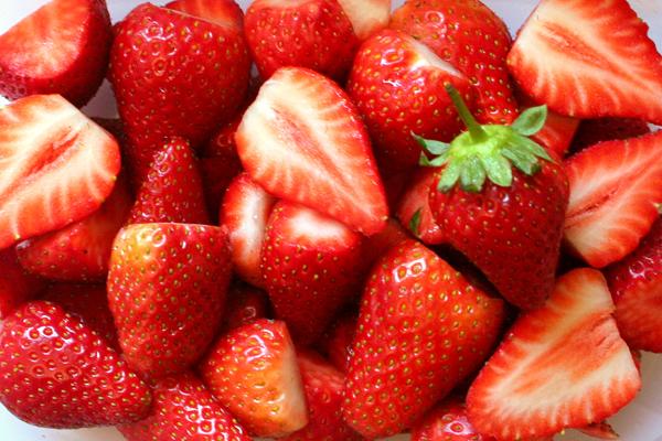 Strawberry mask helps dispel scalp problems