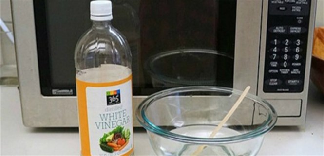 Tuyệt chiêu khử mùi cho lò vi sóng