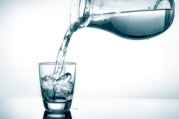 Uống nhiều nước giúp bạn sở hữu thân hình thon gọn