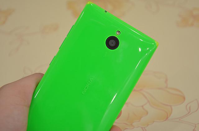 Cận cảnh màu sơn của Nokia X2