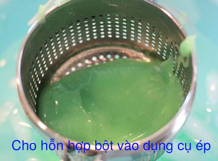 Bước 5 Ép lấy sợi Chè đậu đỏ bánh lọt