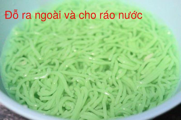 Bước 5 Ép lấy sợi Chè đậu đỏ bánh lọt