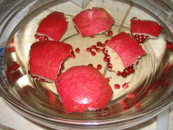 Separate pomegranate seeds in water to avoid dirty hands