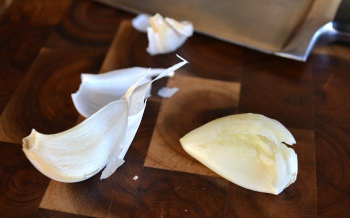 Peeling garlic is easy in less than 10 seconds