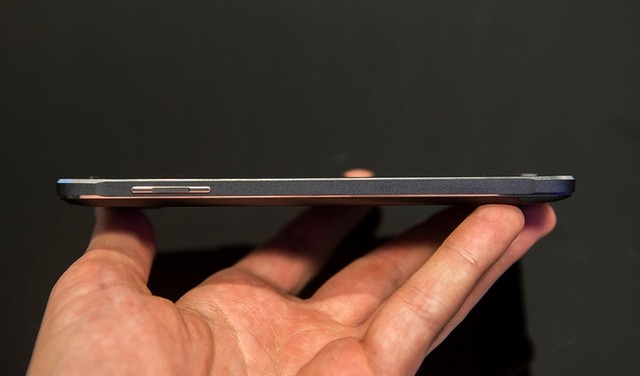 Trên tay Galaxy Note 4 với màn hình 5,7 inch siêu nét