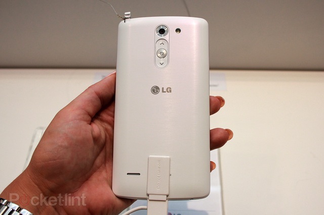 Mặt sau của LG G3 Stylus